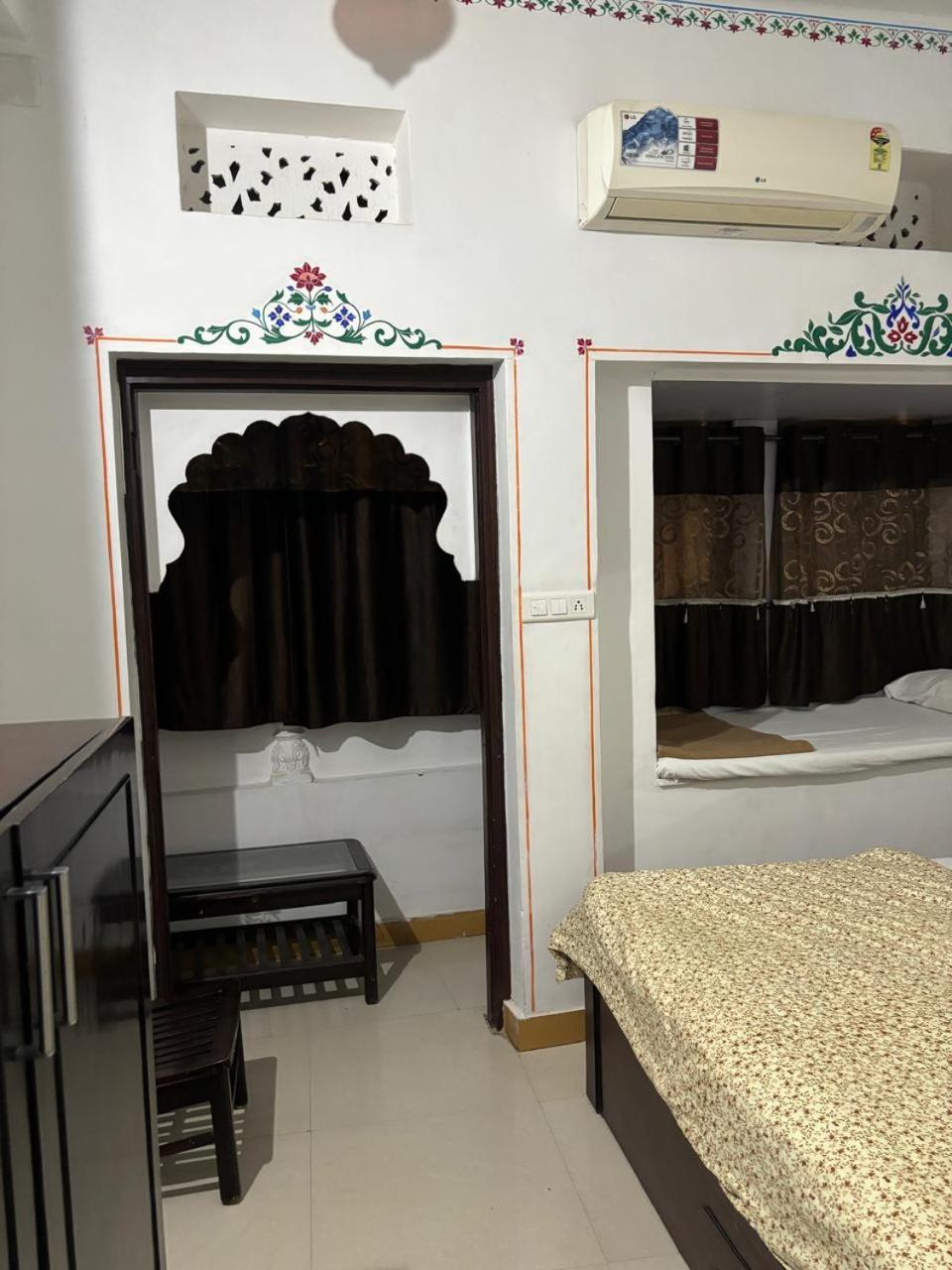 The Royal Lake View Villa Udaipur Exterior photo
